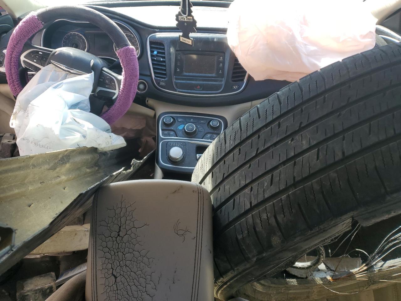 2015 Chrysler 200 Limited VIN: 1C3CCCABXFN531681 Lot: 92040435