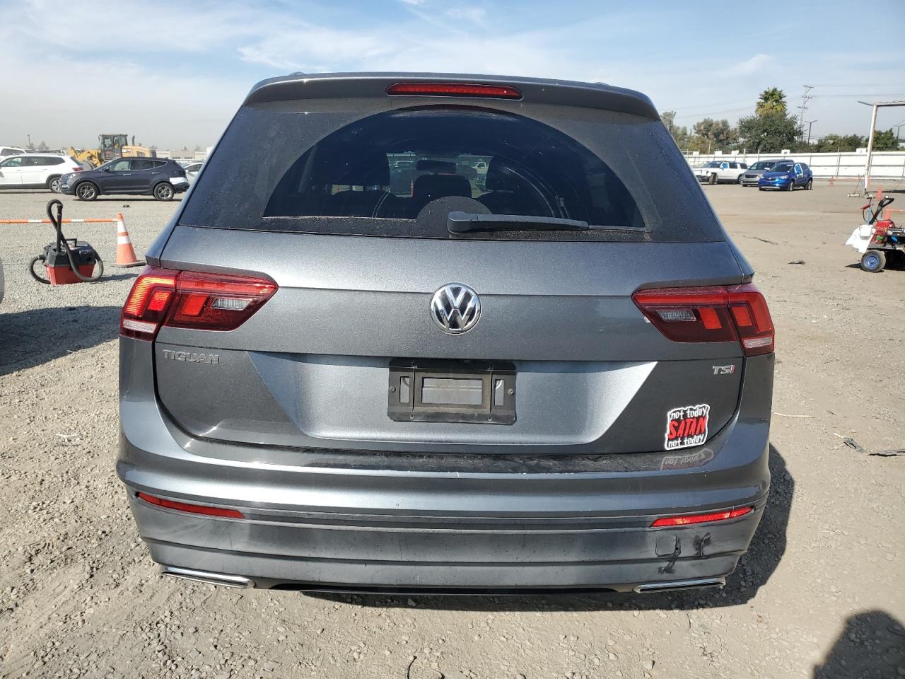 2018 Volkswagen Tiguan S VIN: 3VV1B7AX1JM079911 Lot: 92442575