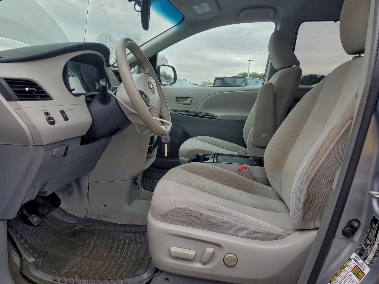 2011 Toyota Sienna Le VIN: 5TDKK3DC2BS075582 Lot: 93535415