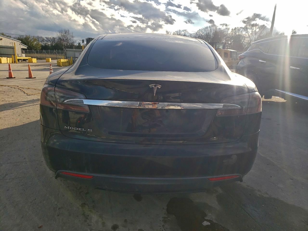 2013 Tesla Model S VIN: 5YJSA1DN0DFP04207 Lot: 94566355