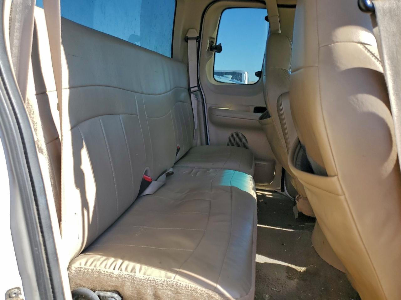 2000 Ford F150 VIN: 1FTRX17L8YKA57698 Lot: 94290215