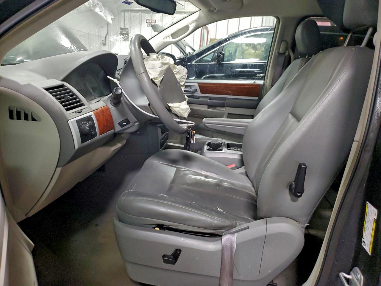 2009 Chrysler Town & Country Touring VIN: 2A8HR54X79R607392 Lot: 94718595