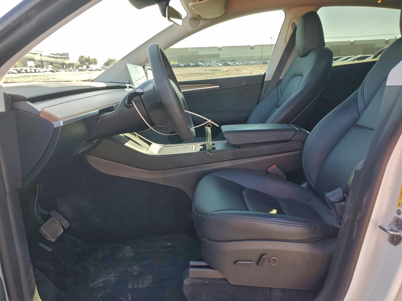 2023 Tesla Model Y VIN: 7SAYGDEE4PA097869 Lot: 92077735