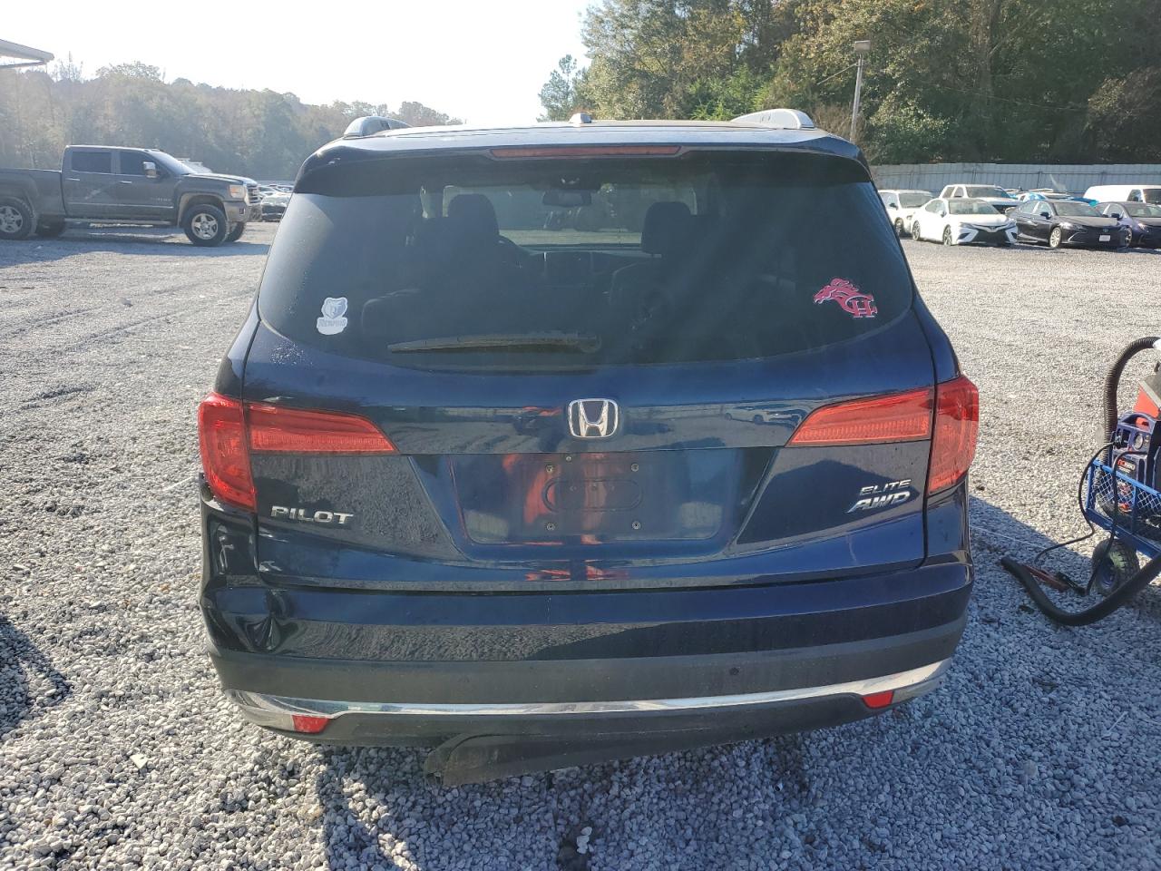 2017 Honda Pilot Elite VIN: 5FNYF6H05HB056084 Lot: 92676755