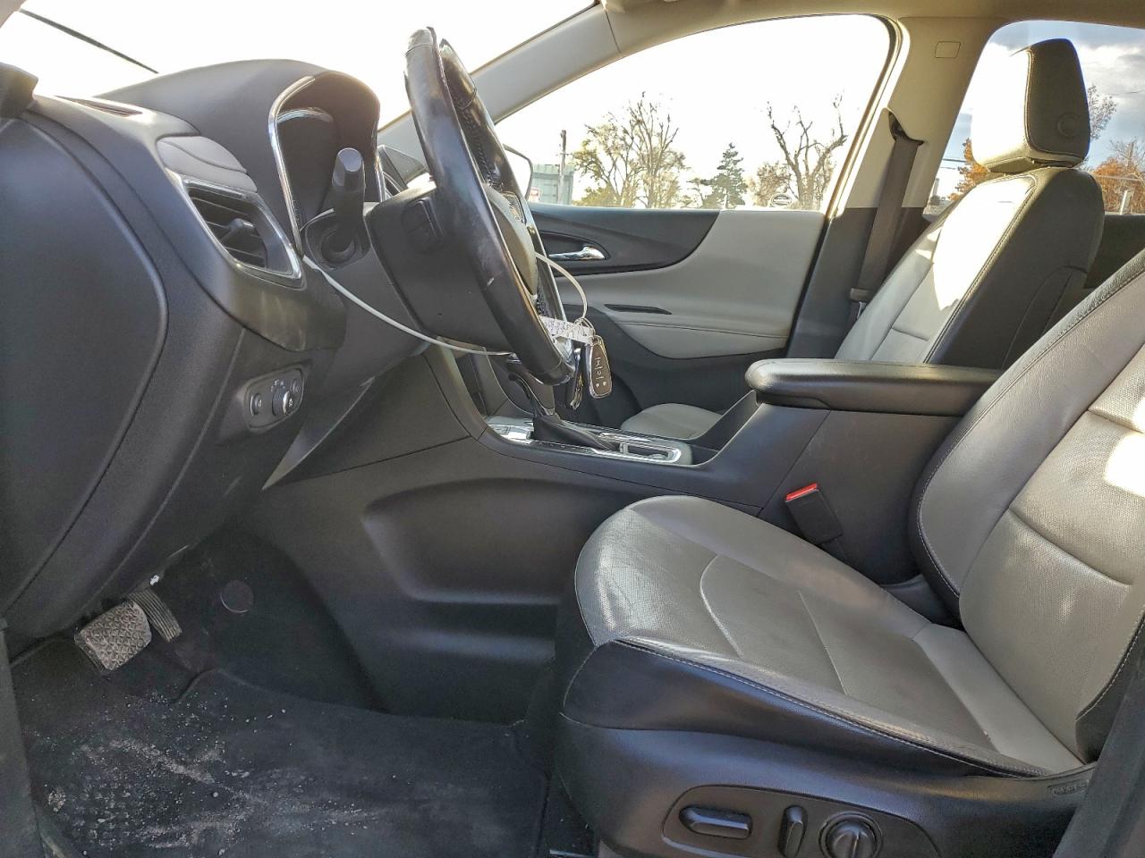 2018 Chevrolet Equinox Premier VIN: 2GNAXWEX8J6197654 Lot: 93916875