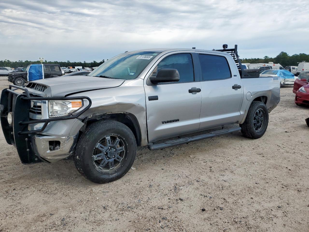 Фото: 5TFDW5F1XHX646050