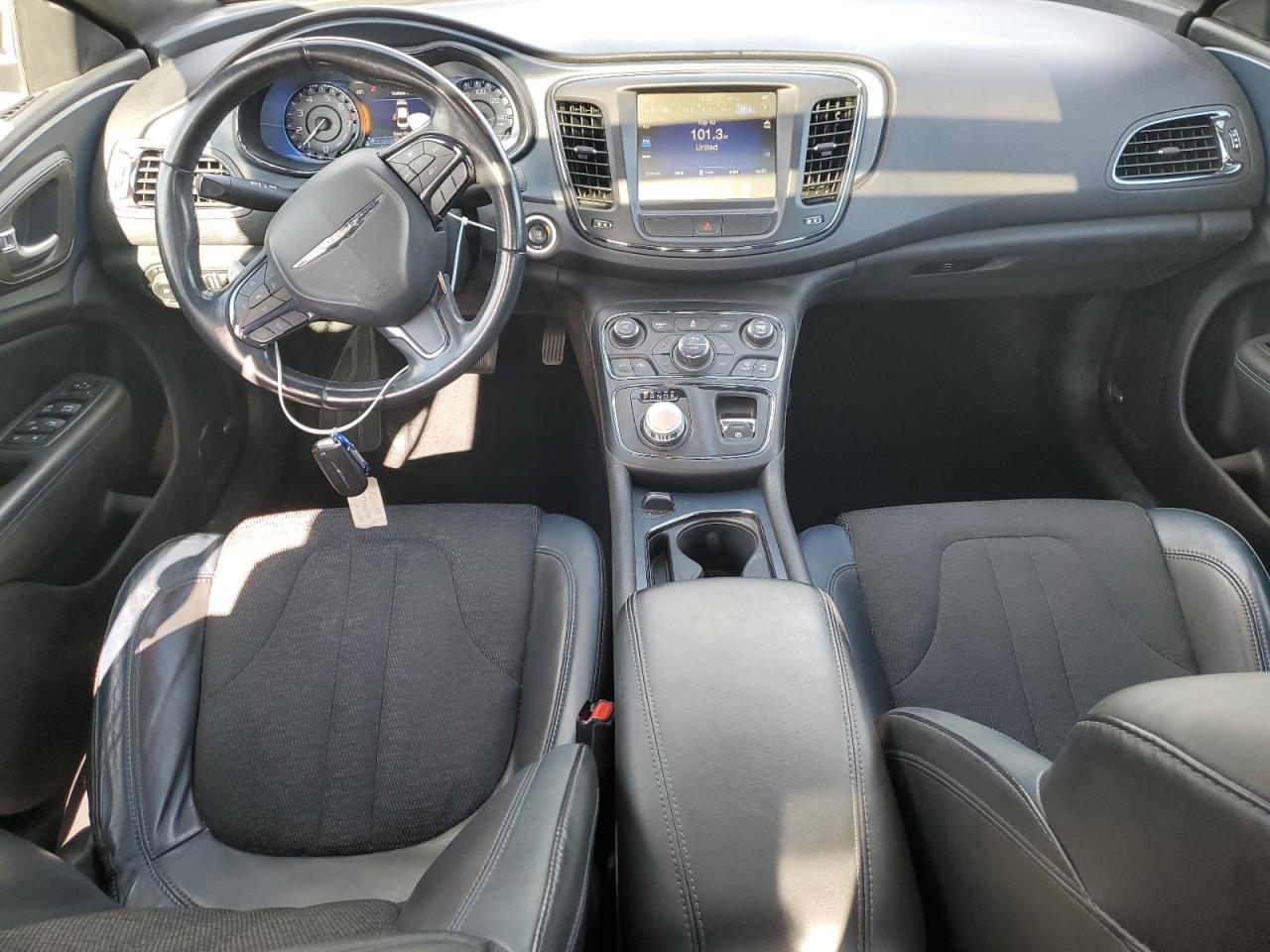 2015 Chrysler 200 S VIN: 1C3CCCDG2FN530581 Lot: 92598865