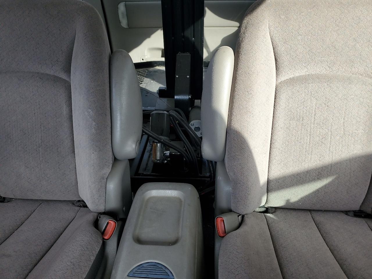 2003 Chrysler Town & Country Lx VIN: 2C8GP44L73R287996 Lot: 92415275