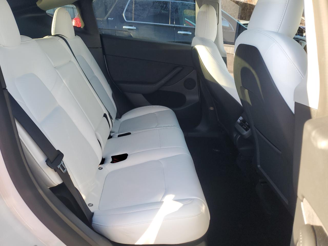 2022 Tesla Model Y VIN: 7SAYGDEF9NF530160 Lot: 90075955