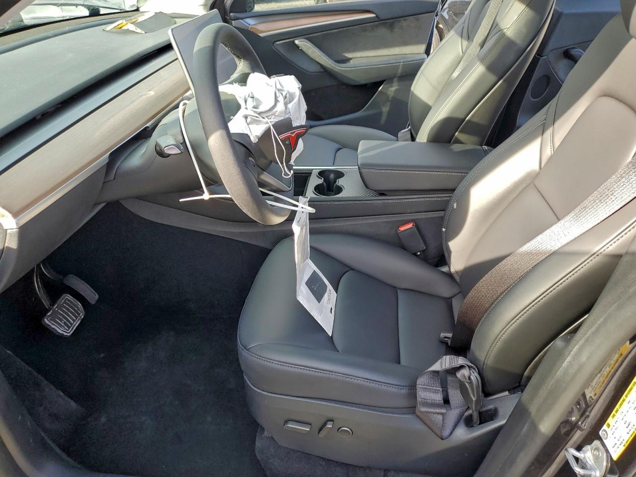 2024 Tesla Model Y VIN: 7SAYGAEE0RF098408 Lot: 94413735