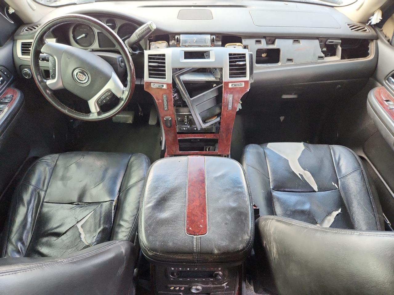 2008 Cadillac Escalade Luxury VIN: 1GYFK63868R182961 Lot: 93258325