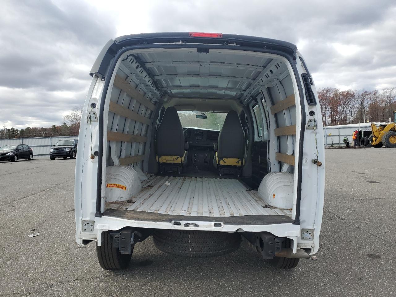 2024 Chevrolet Express G2500 VIN: 1GCWGAFP9R1217523 Lot: 91939175