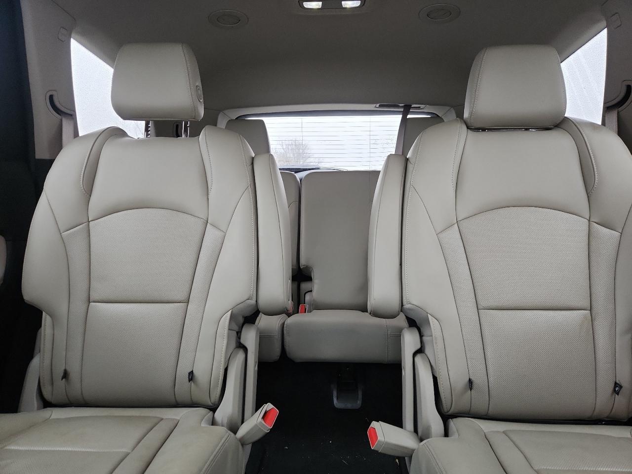 2018 Buick Enclave Essence VIN: 5GAEVAKW2JJ121656 Lot: 92568165