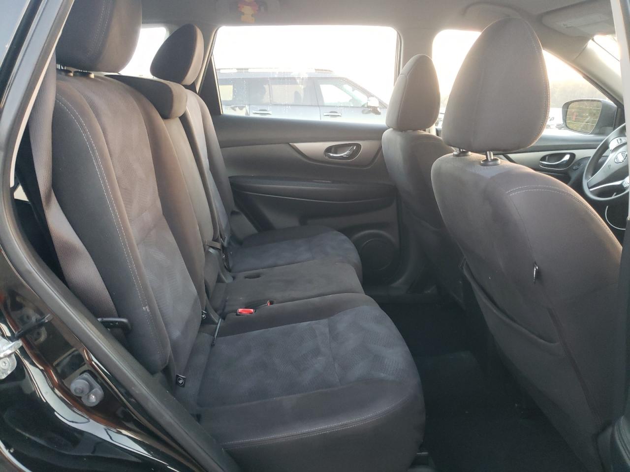 2015 Nissan Rogue S VIN: KNMAT2MV4FP570127 Lot: 92875245