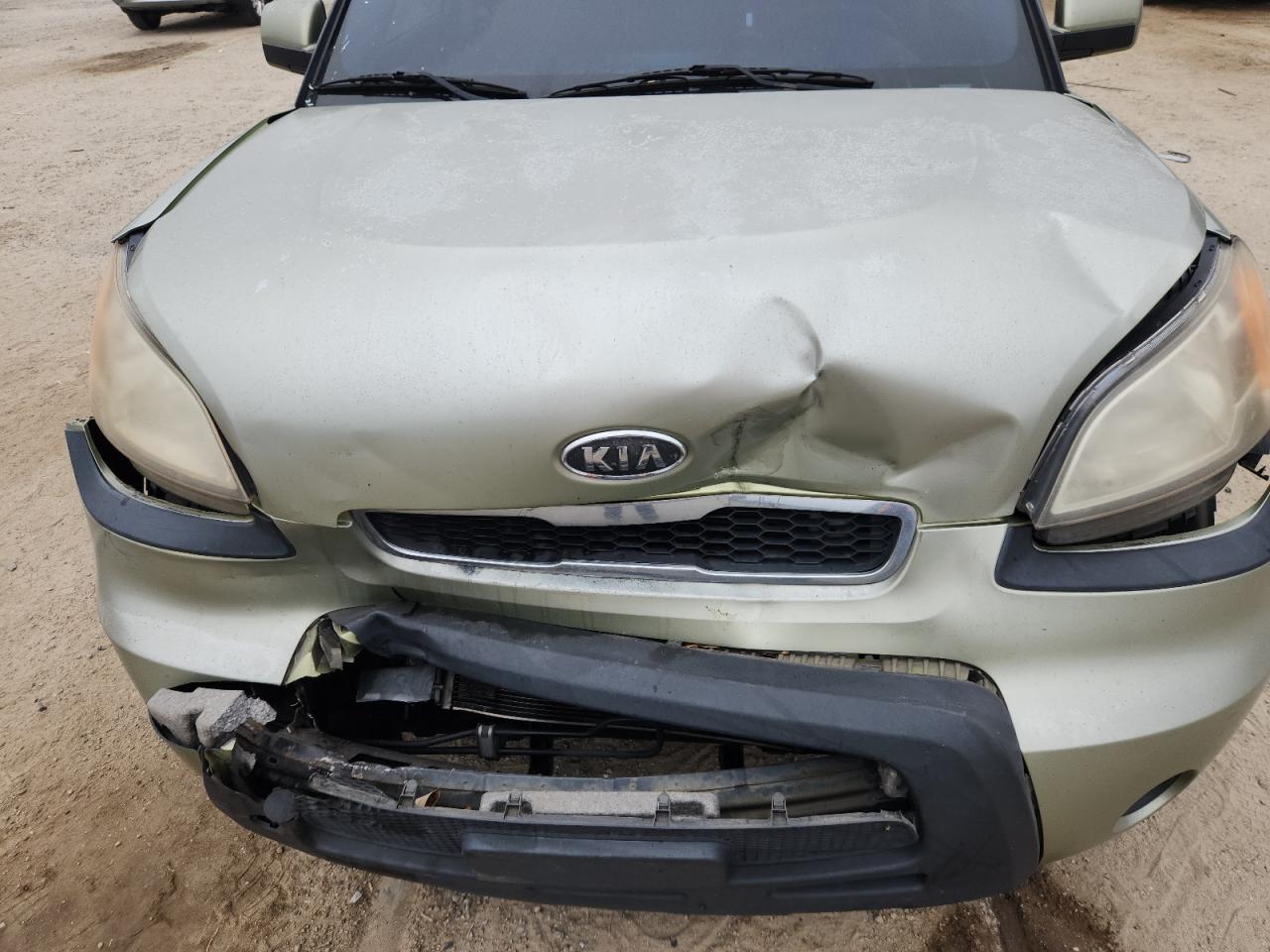 2011 Kia Soul + VIN: KNDJT2A21B7256634 Lot: 93354105