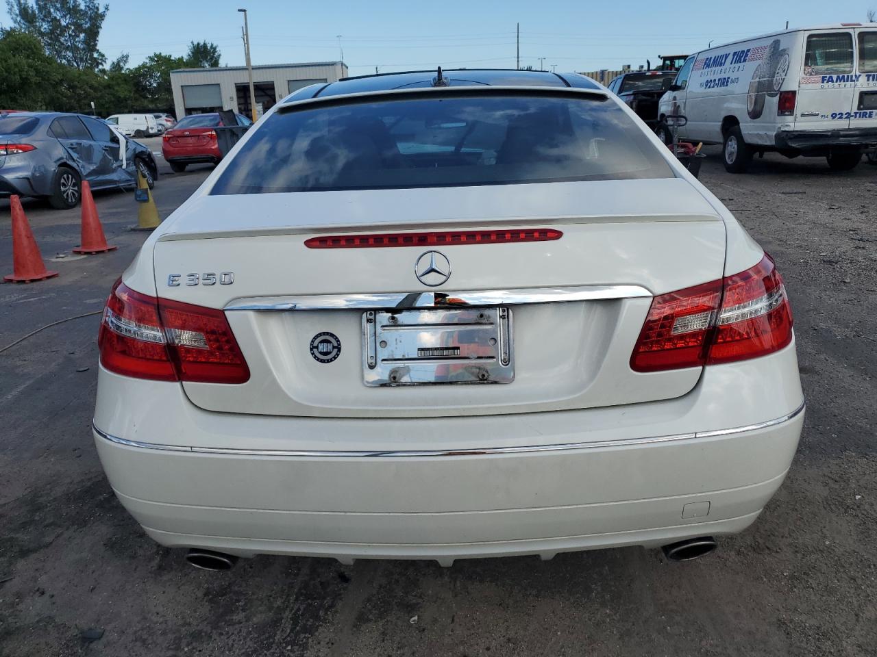 2011 Mercedes-Benz E 350 VIN: WDDKJ5GB9BF068765 Lot: 90859745