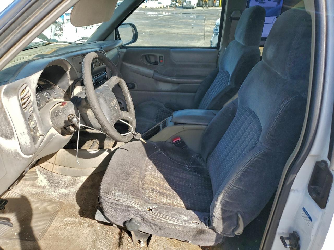 2000 GMC Sonoma VIN: 1GTCS1950Y8241775 Lot: 94078635