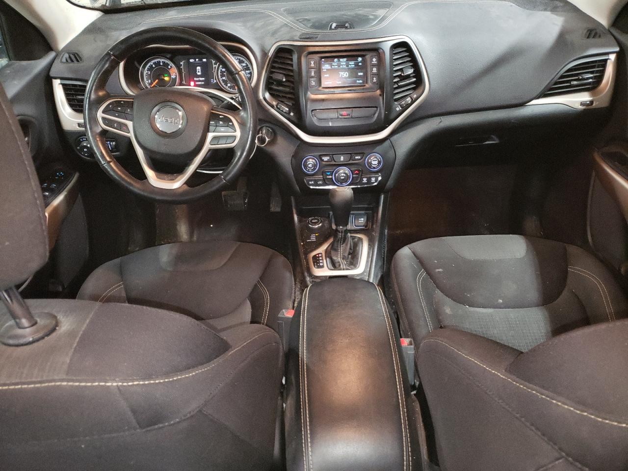 2017 Jeep Cherokee Latitude VIN: 1C4PJMCB2HW664096 Lot: 92411475