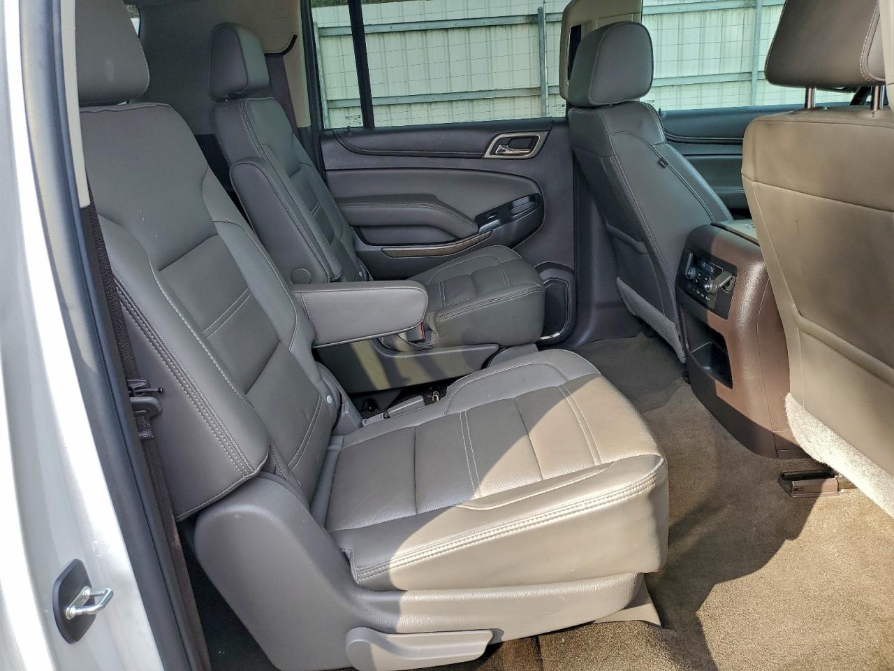 2018 GMC Yukon Xl Denali VIN: 1GKS1HKJ1JR220260 Lot: 92893585