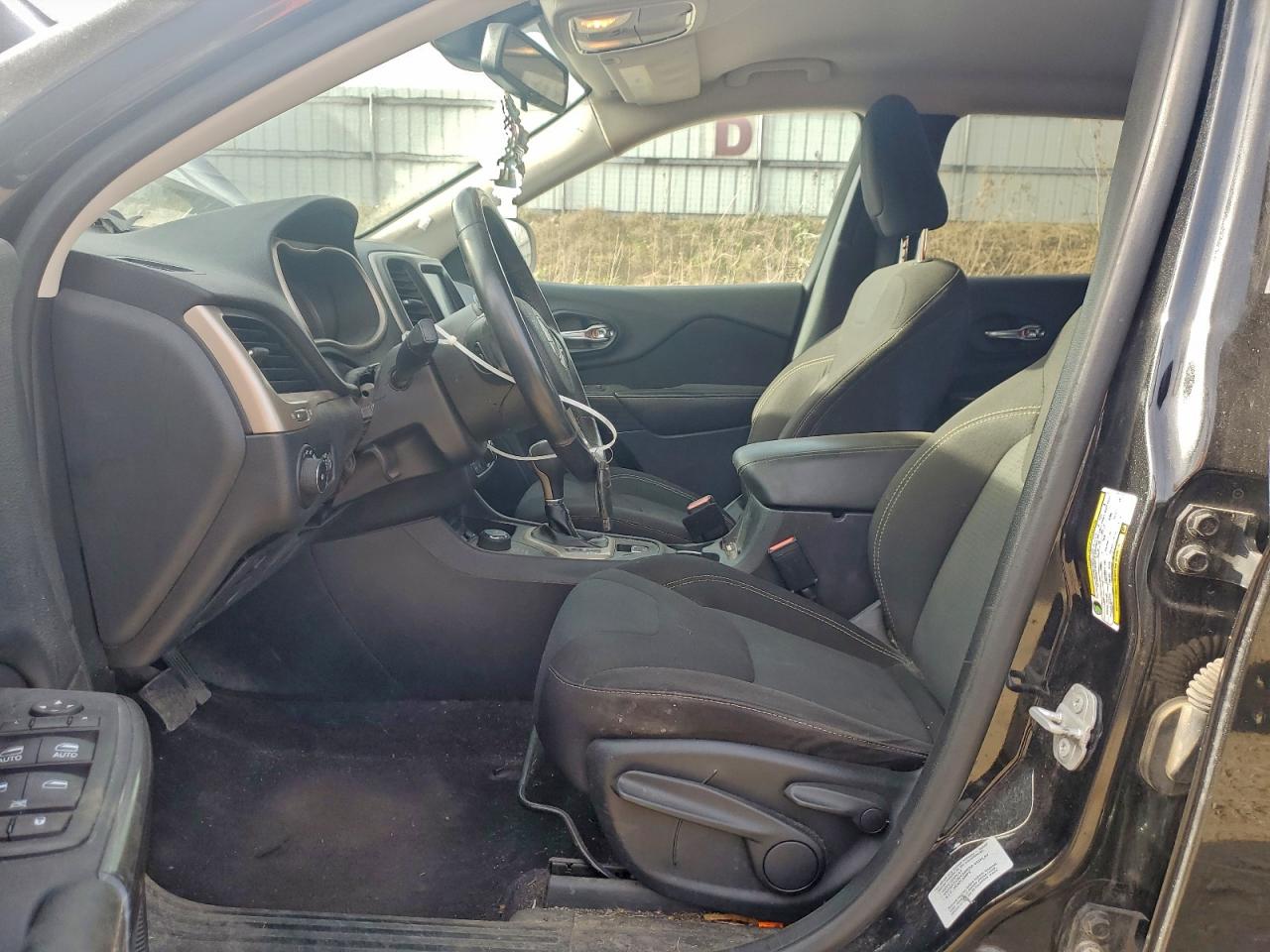 2016 Jeep Cherokee Latitude VIN: 1C4PJMCB8GW182022 Lot: 92857765