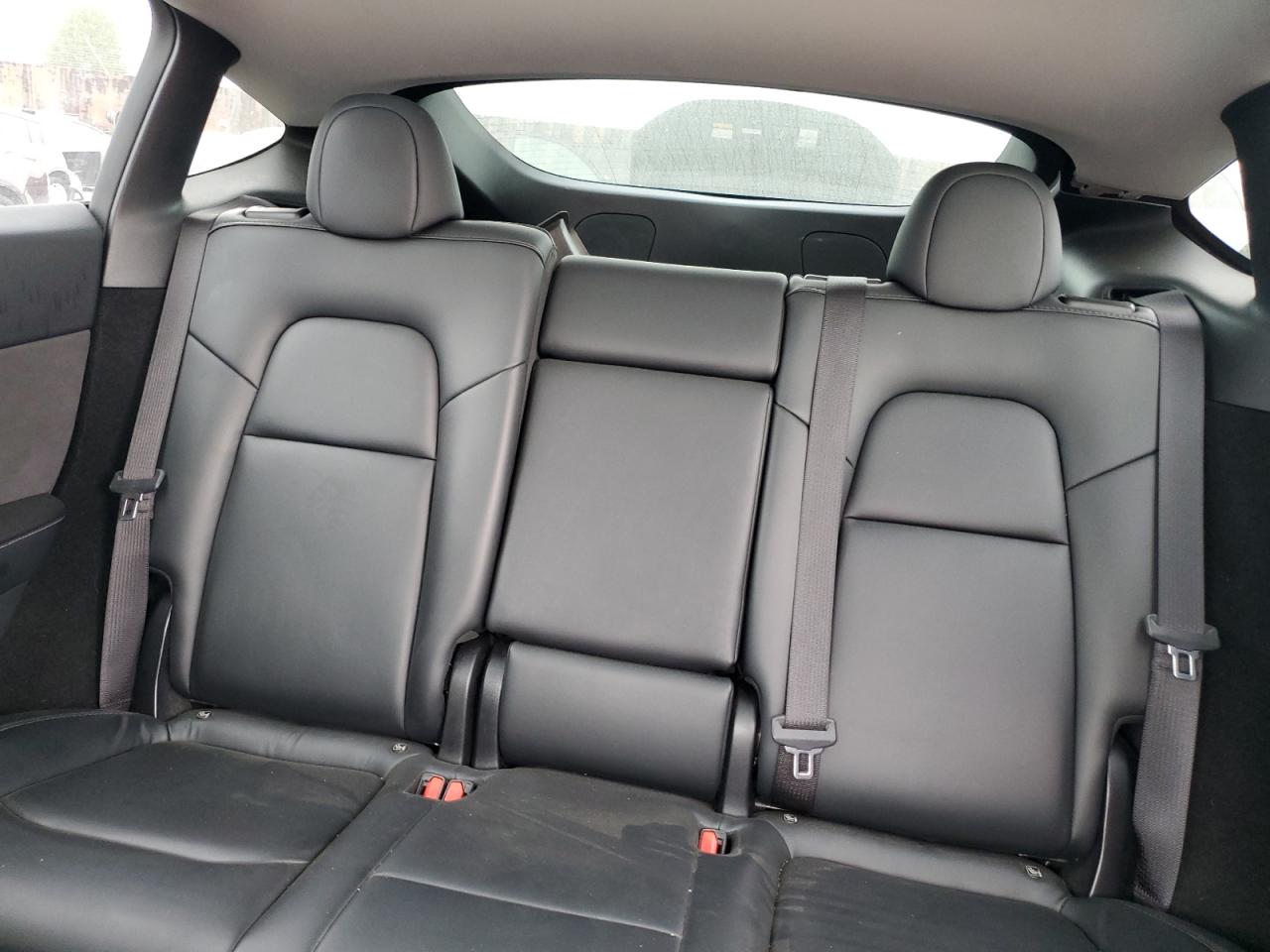 2024 Tesla Model Y VIN: 7SAYGDEE6RA264512 Lot: 90644375