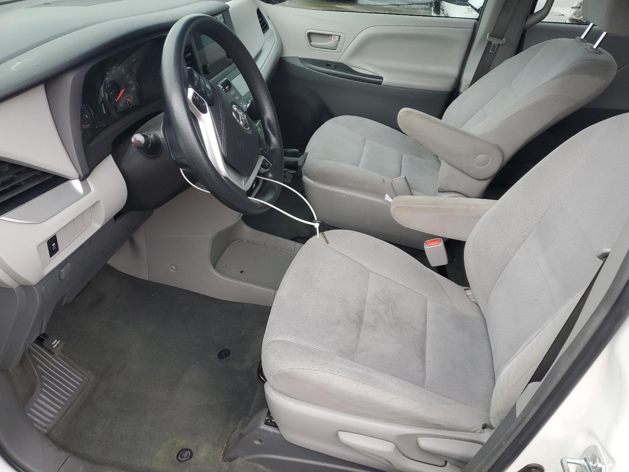 2016 Toyota Sienna VIN: 5TDZK3DC0GS690685 Lot: 92874055