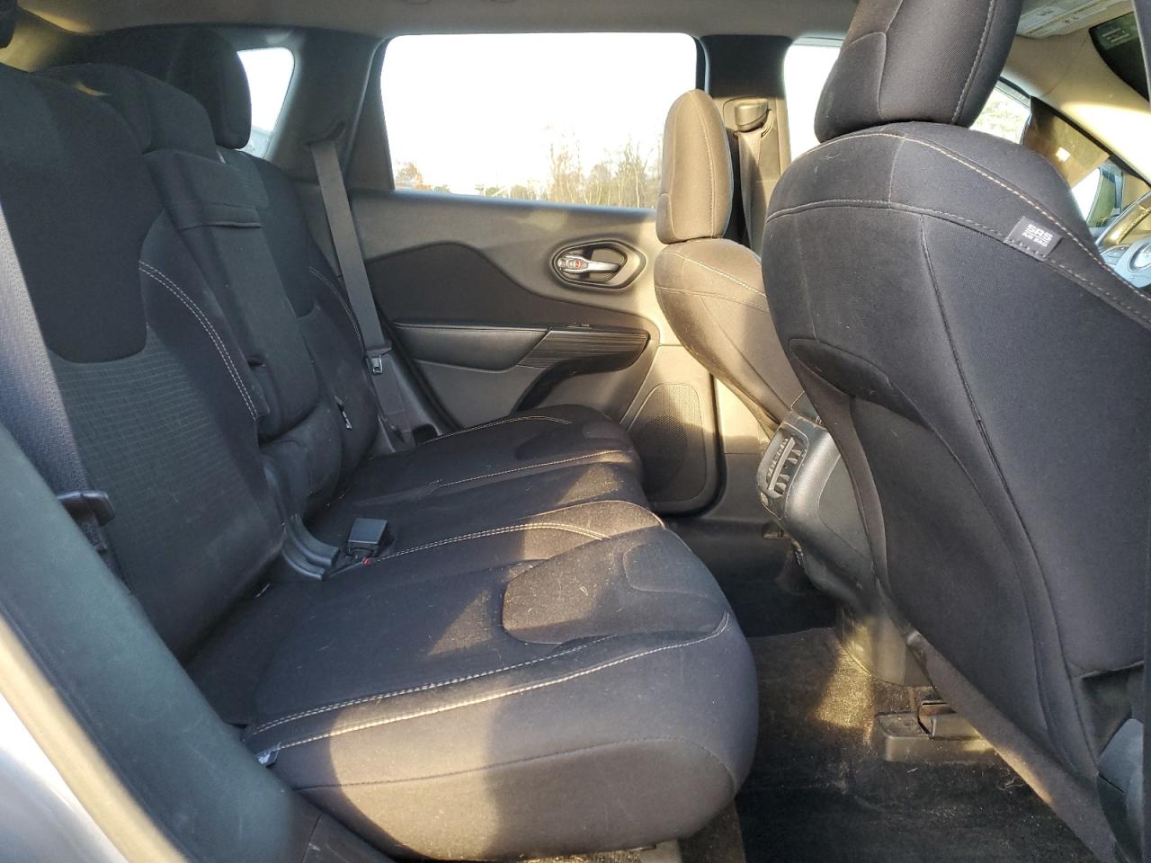 2015 Jeep Cherokee Latitude VIN: 1C4PJMCS1FW755762 Lot: 91059145