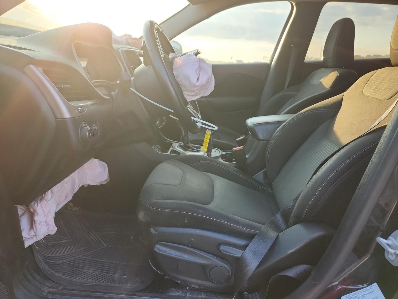 2016 Jeep Cherokee Latitude VIN: 1C4PJLCB4GW200638 Lot: 93070255