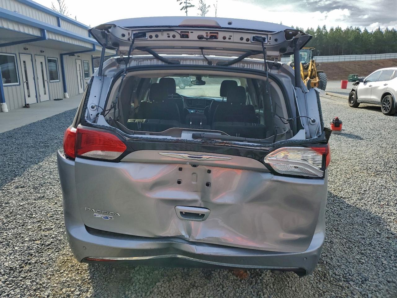 2017 Chrysler Pacifica Touring L VIN: 2C4RC1BG7HR720251 Lot: 94223805