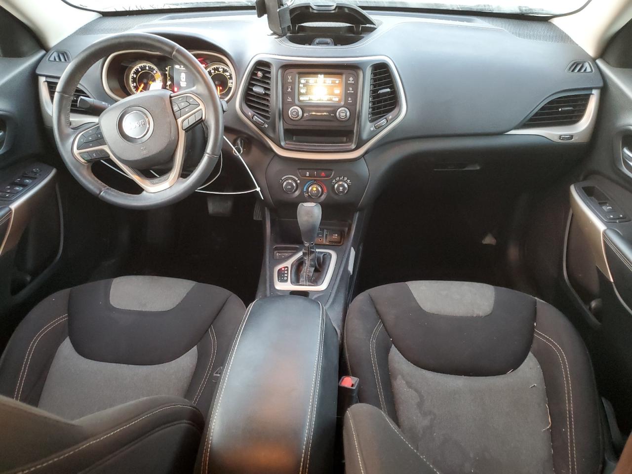 2018 Jeep Cherokee Latitude VIN: 1C4PJLCB3JD537692 Lot: 92760055