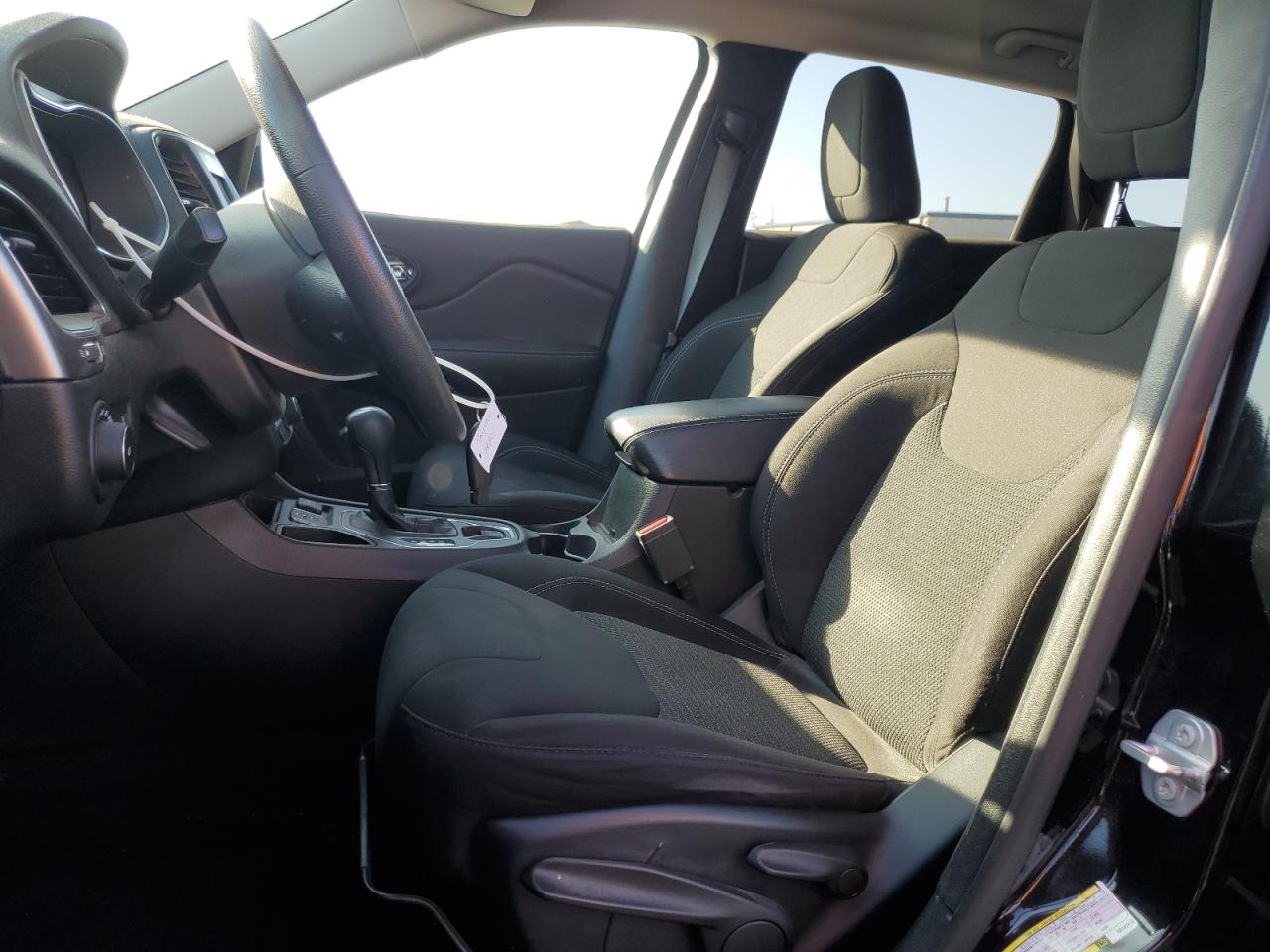 2019 Jeep Cherokee Latitude VIN: 1C4PJLCB4KD187412 Lot: 91692515