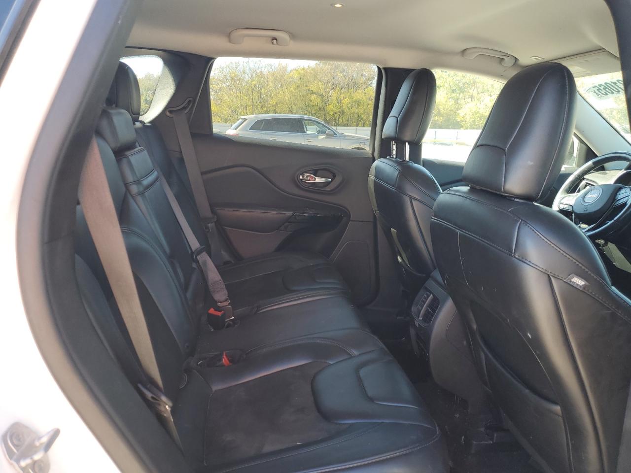 2019 Jeep Cherokee Latitude Plus VIN: 1C4PJLLX7KD300927 Lot: 91231065