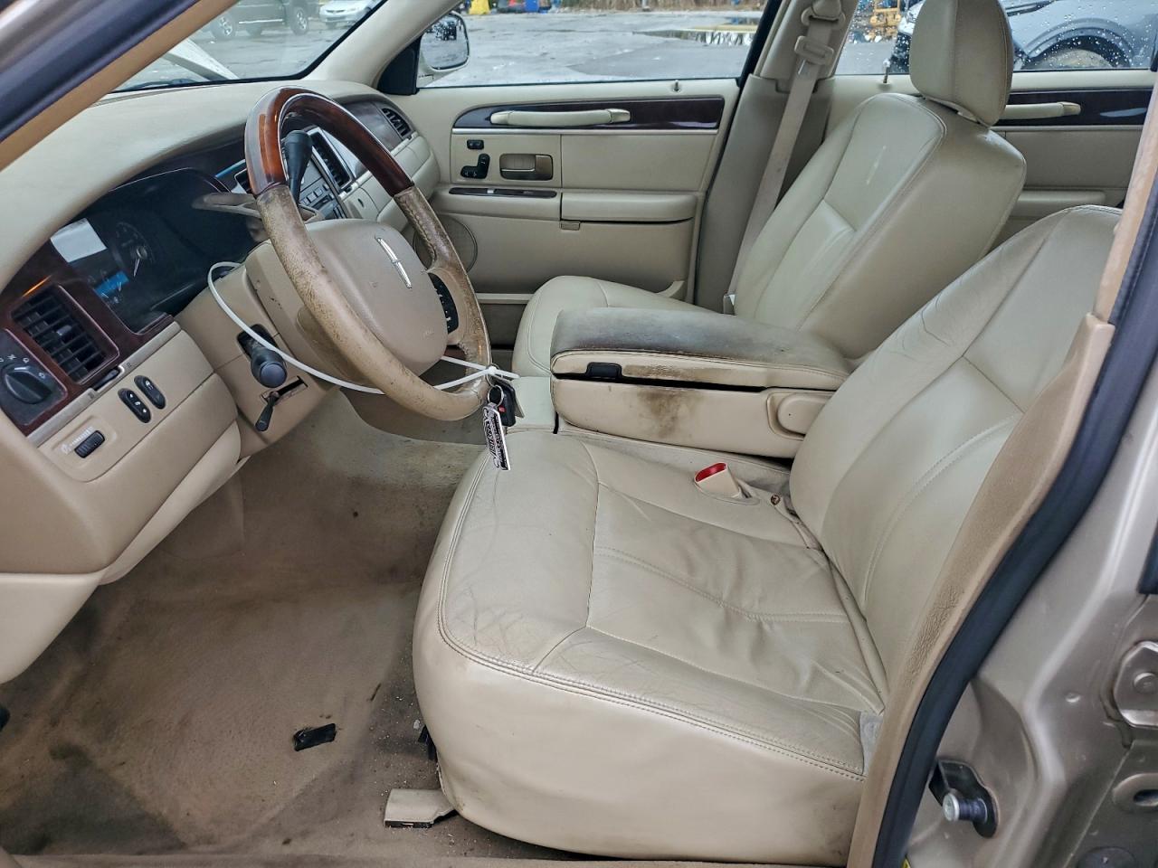 2009 Lincoln Town Car Signature Limited VIN: 2LNHM82V69X617895 Lot: 94491865