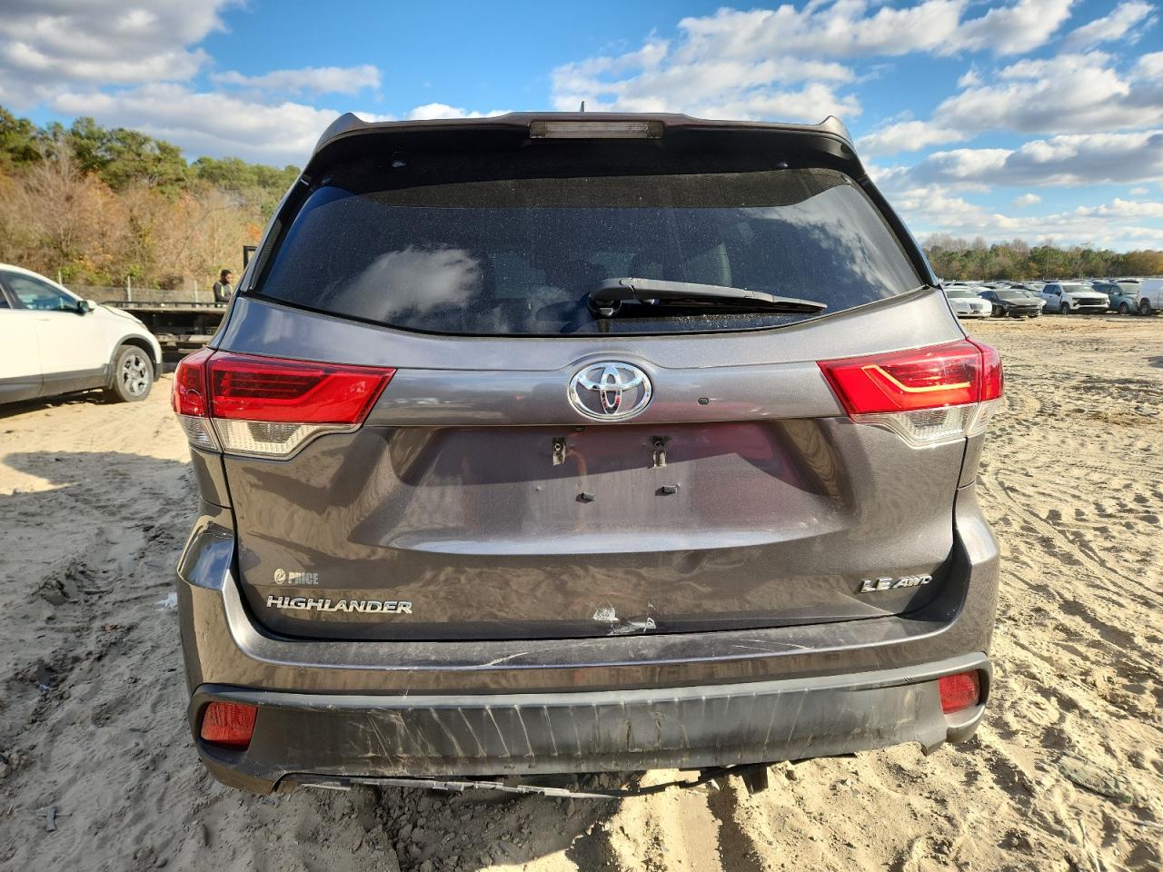 2017 Toyota Highlander Le VIN: 5TDBZRFH4HS468564 Lot: 93182705