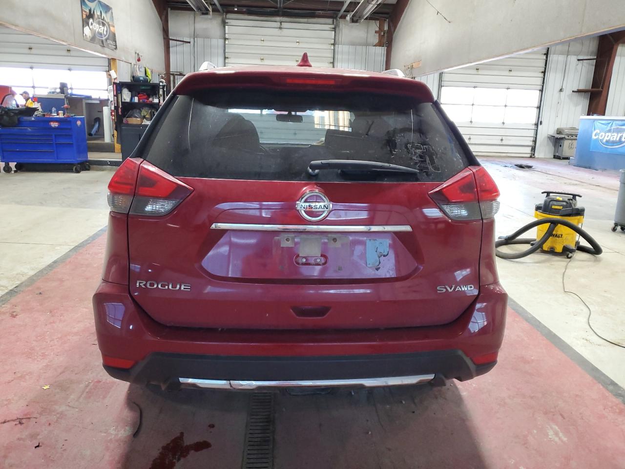 2017 Nissan Rogue S VIN: JN8AT2MV9HW250122 Lot: 92392415