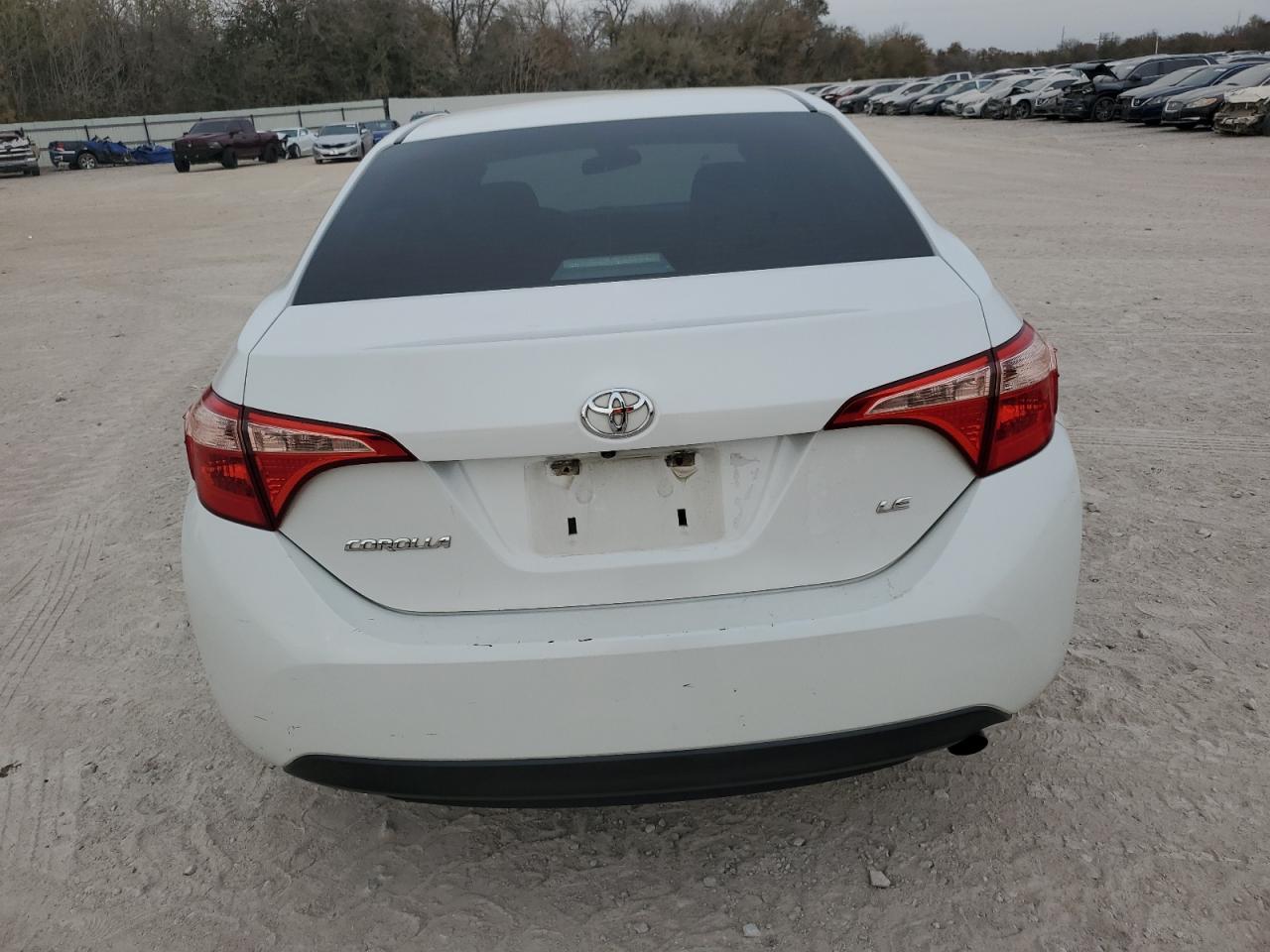 2018 Toyota Corolla L VIN: 5YFBURHE3JP786773 Lot: 92744875