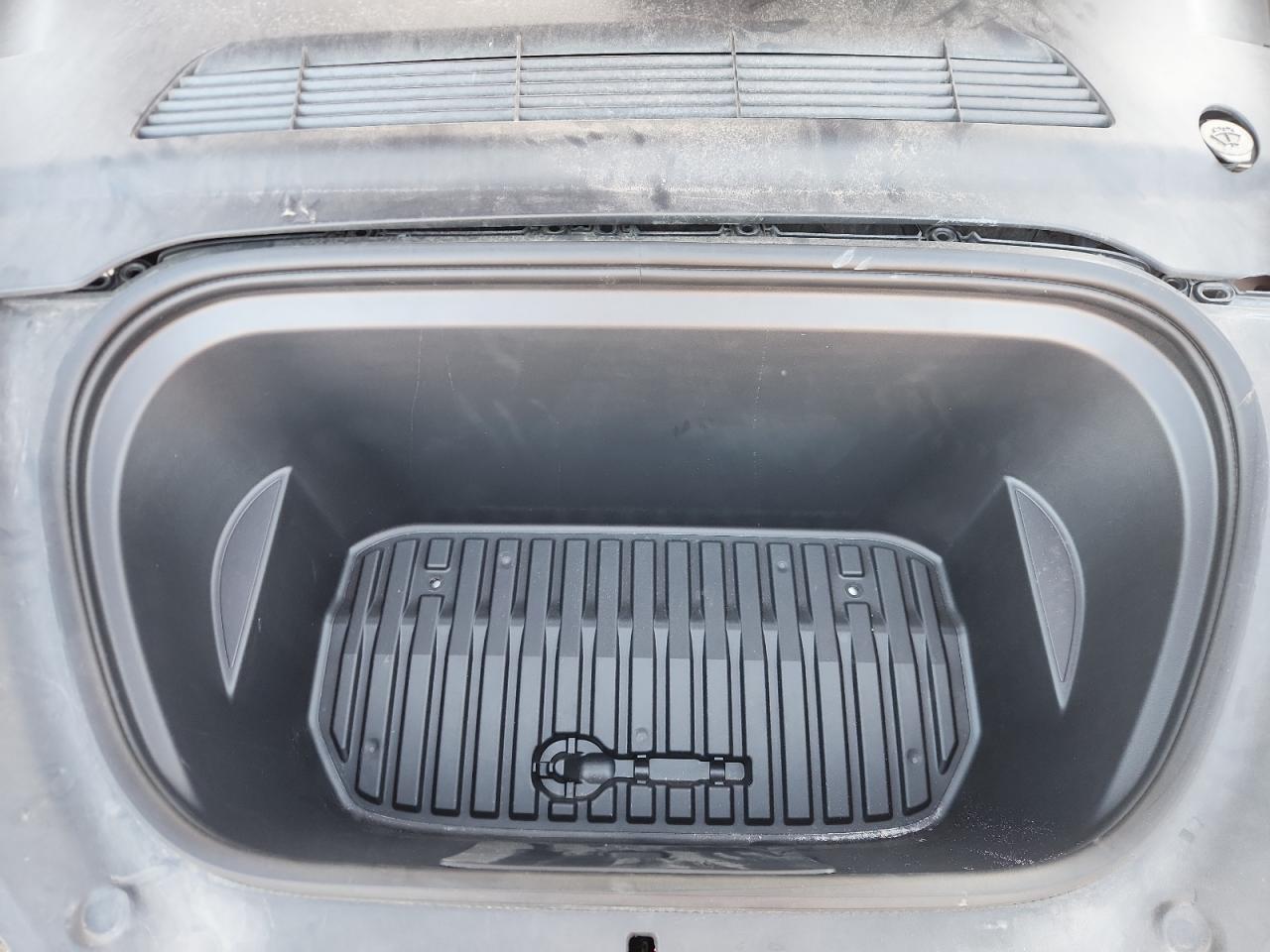 2023 Tesla Model Y VIN: 7SAYGDEE4PF597596 Lot: 90700595