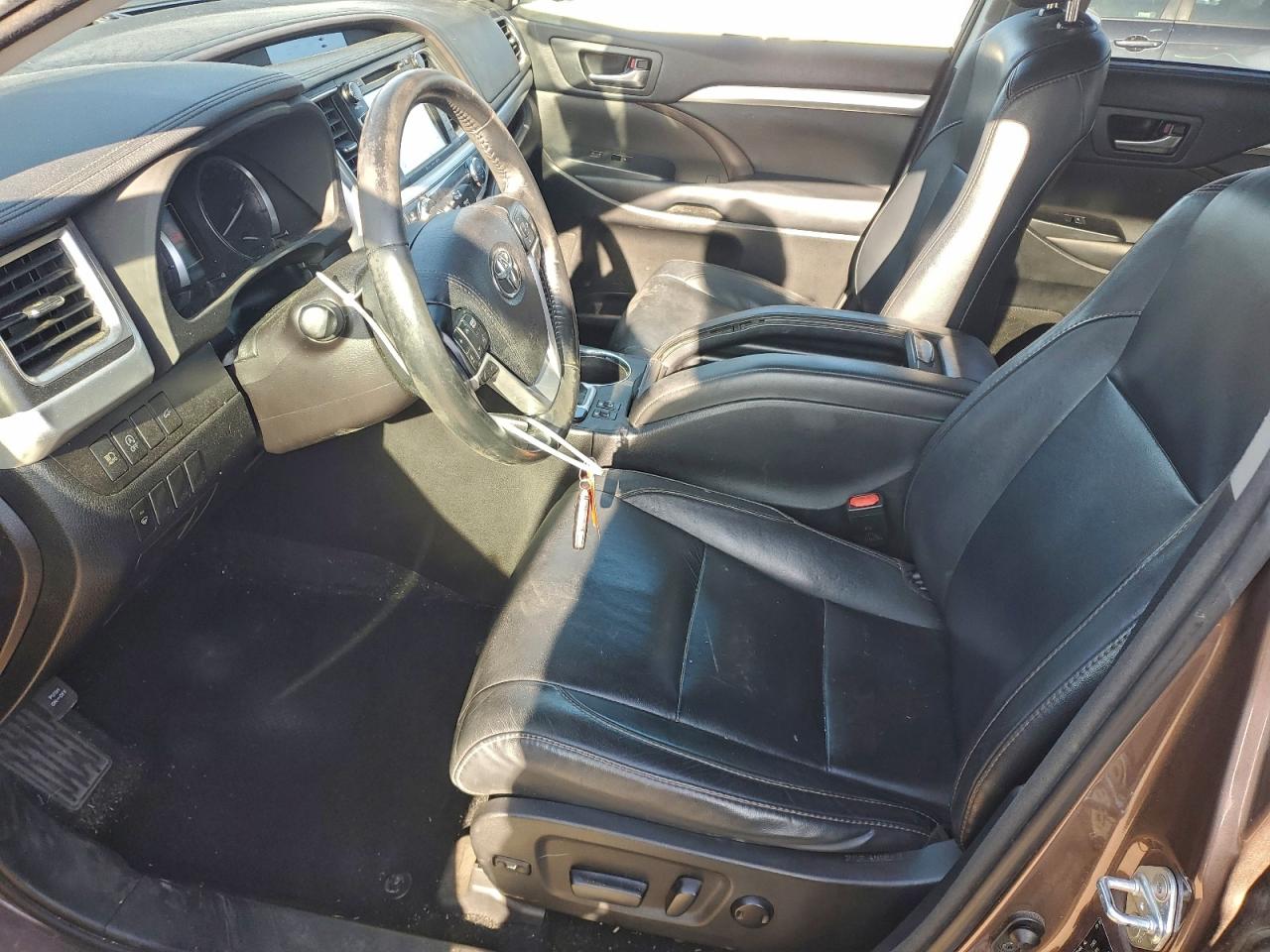 2018 Toyota Highlander Se VIN: 5TDJZRFH7JS834583 Lot: 94316145