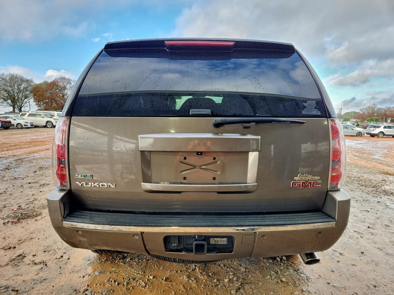 2011 GMC Yukon Denali VIN: 1GKS2EEF3BR218725 Lot: 94150525