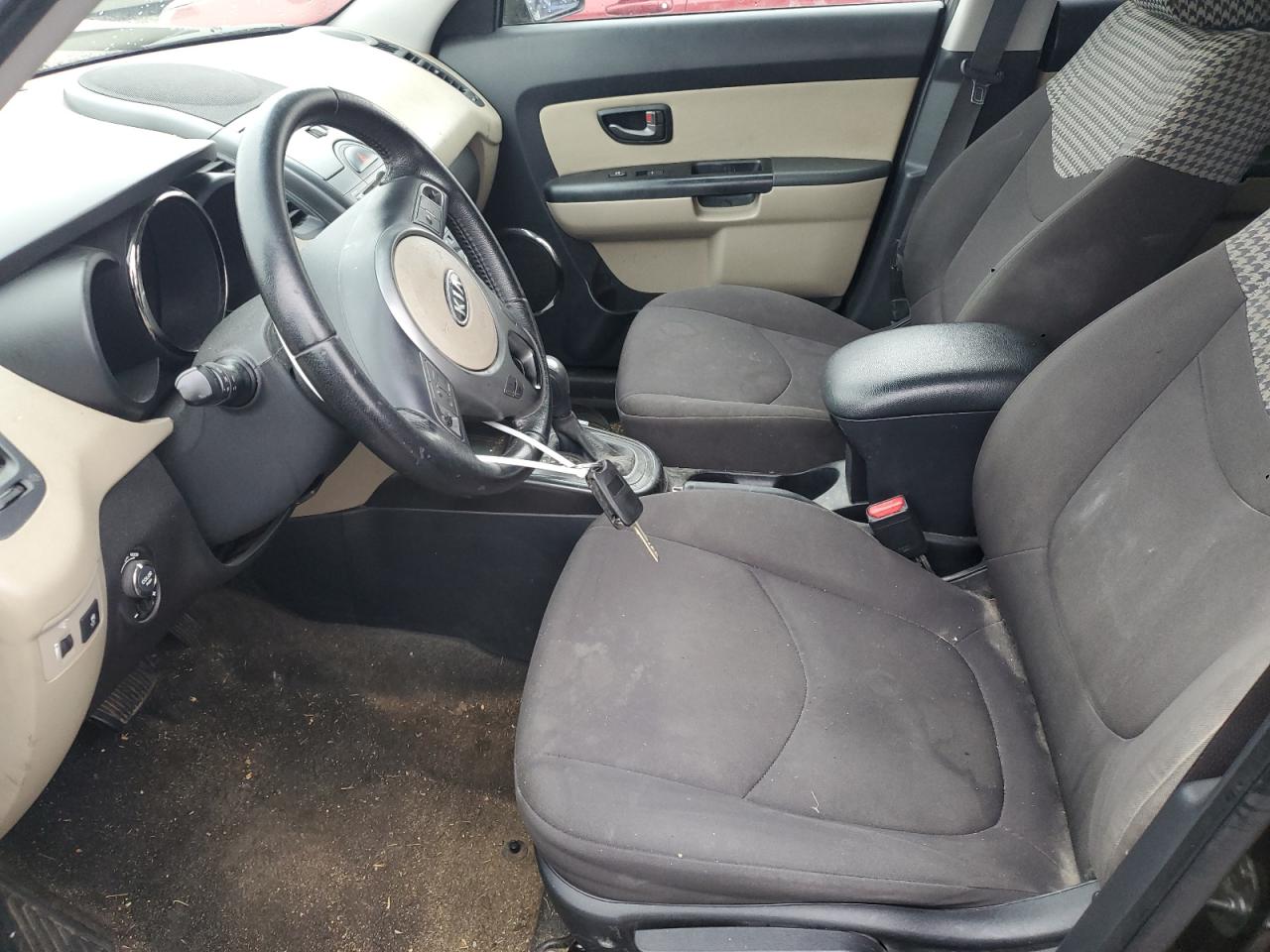 2011 Kia Soul + VIN: KNDJT2A2XB7281094 Lot: 93254795