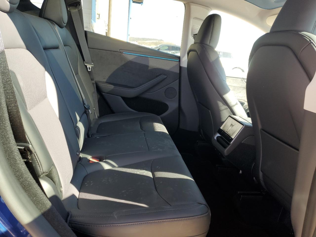 2026 Tesla Model Y VIN: 7SAYGDEE3TF363525 Lot: 91623685