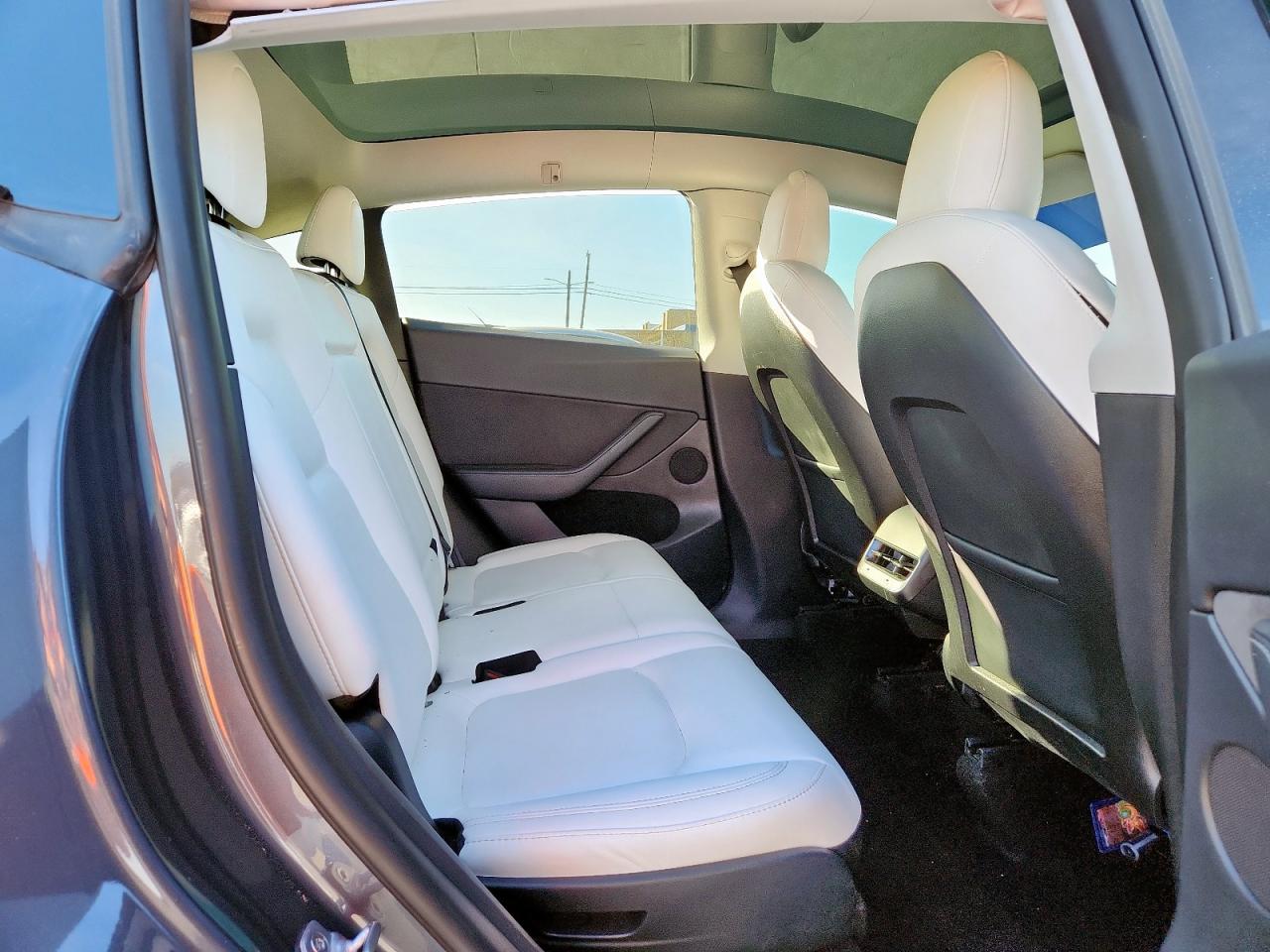 2022 Tesla Model Y VIN: 7SAYGAEE6NF521227 Lot: 92296355