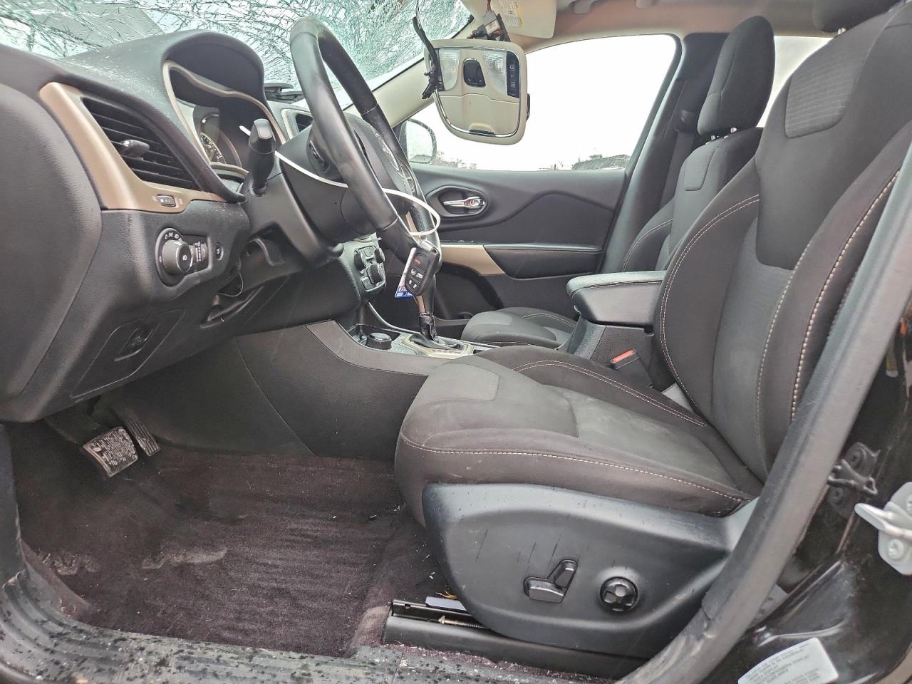 2017 Jeep Cherokee Latitude VIN: 1C4PJMCS2HW631809 Lot: 93407445