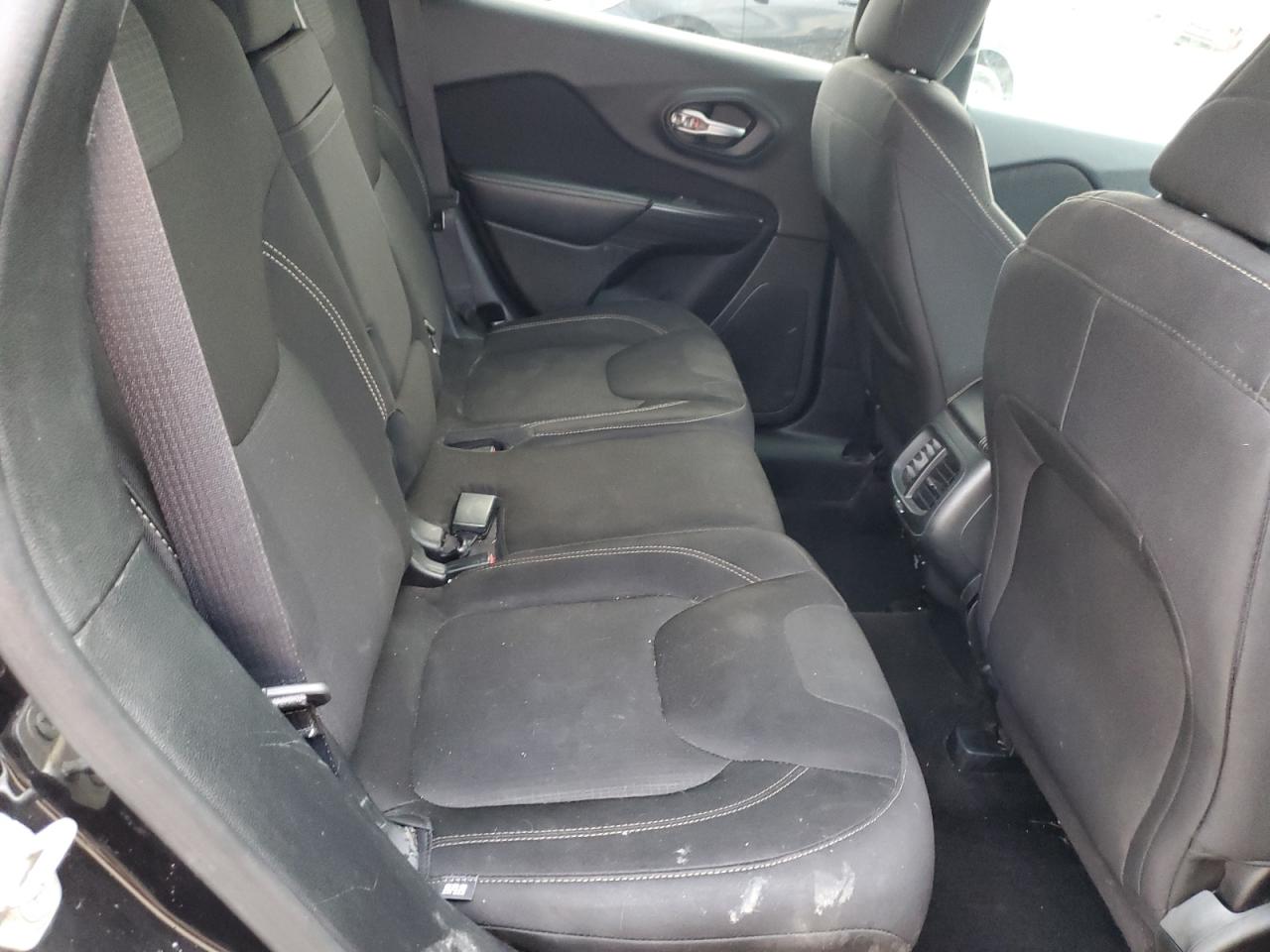 2015 Jeep Cherokee Latitude VIN: 1C4PJMCS9FW751992 Lot: 93010215