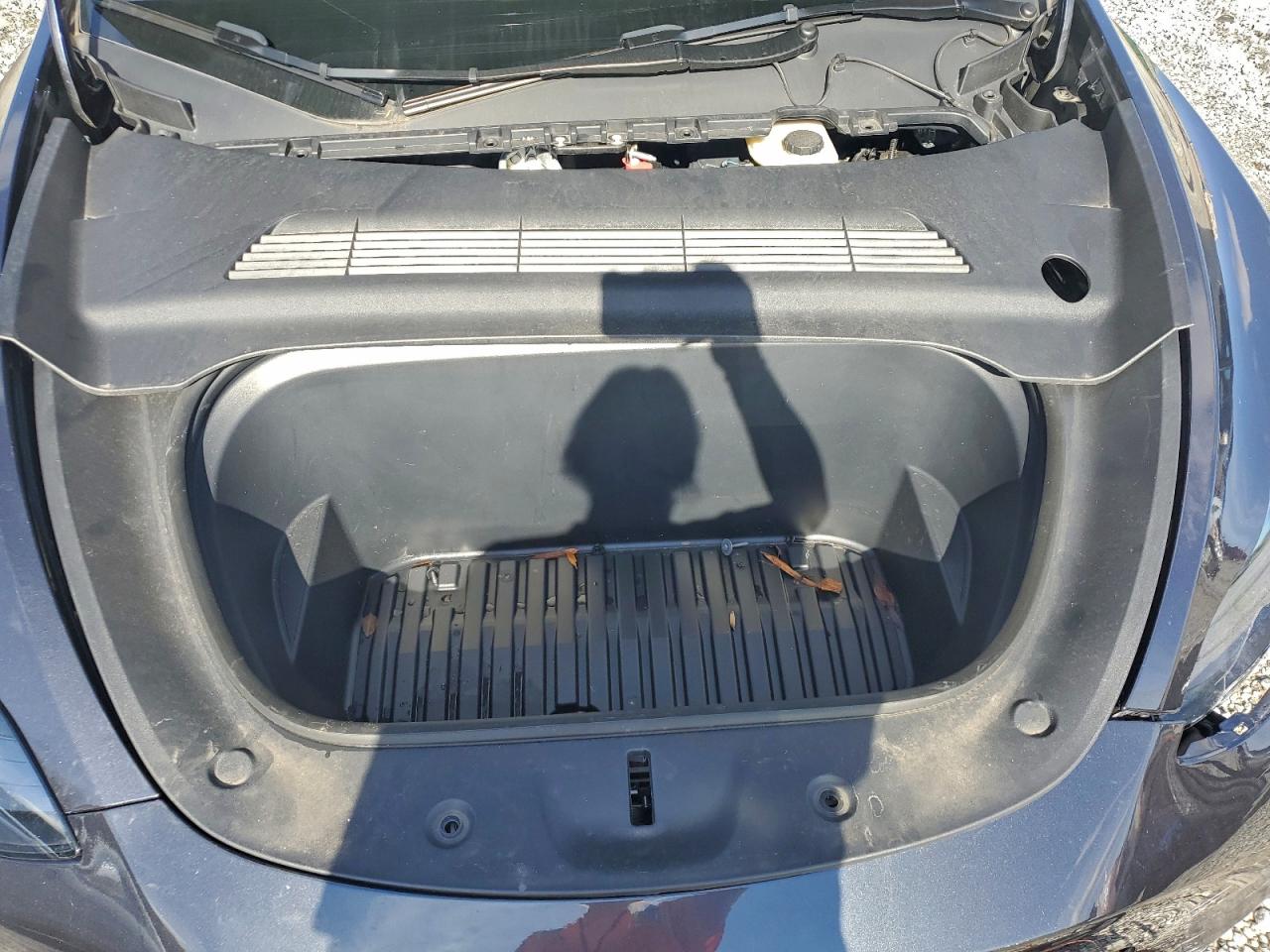 2024 Tesla Model Y VIN: 7SAYGDED6RF104477 Lot: 93690135