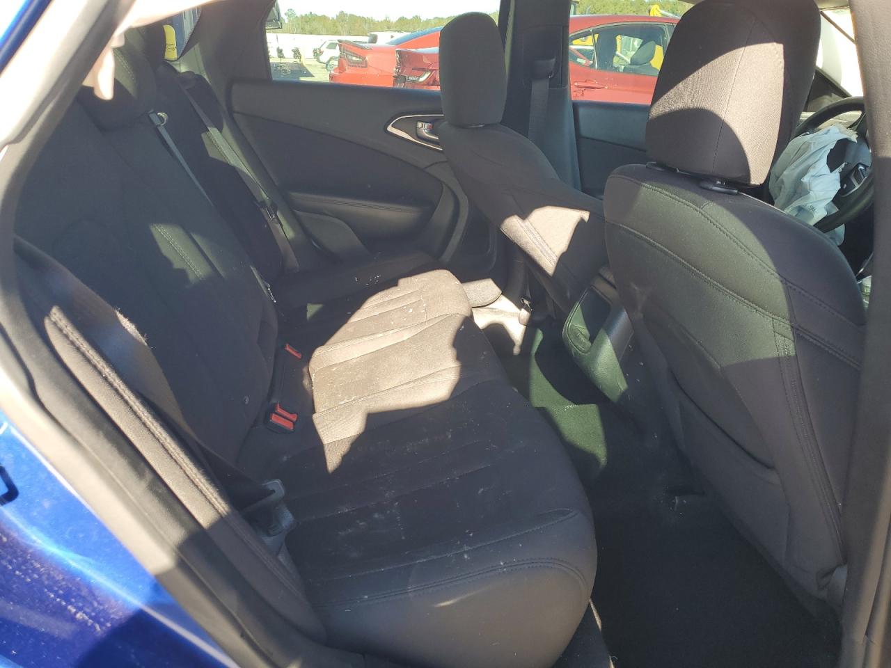 2015 Chrysler 200 Limited VIN: 1C3CCCAB4FN691104 Lot: 92025595