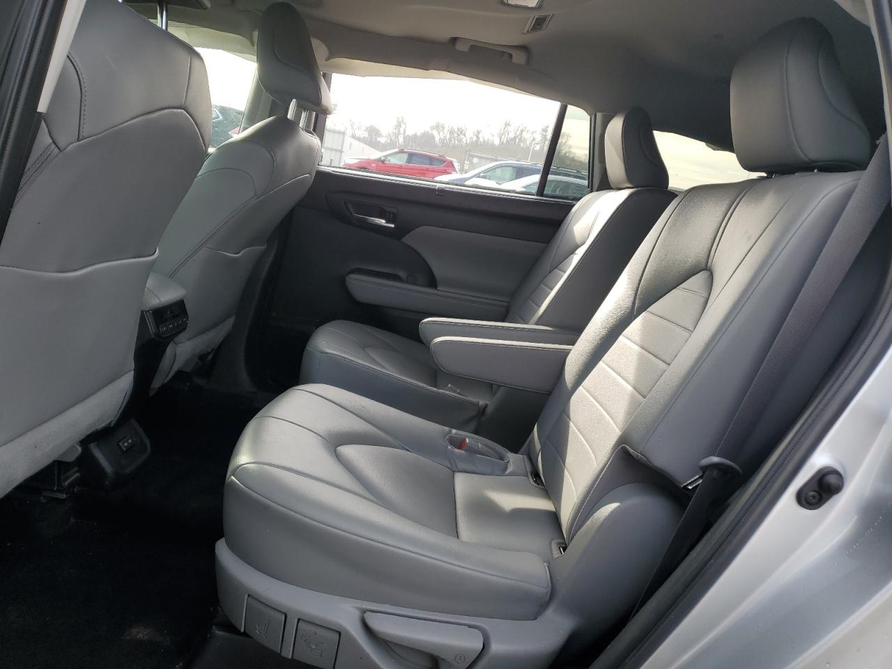 2022 Toyota Highlander Xle VIN: 5TDGZRBH3NS596494 Lot: 93393635