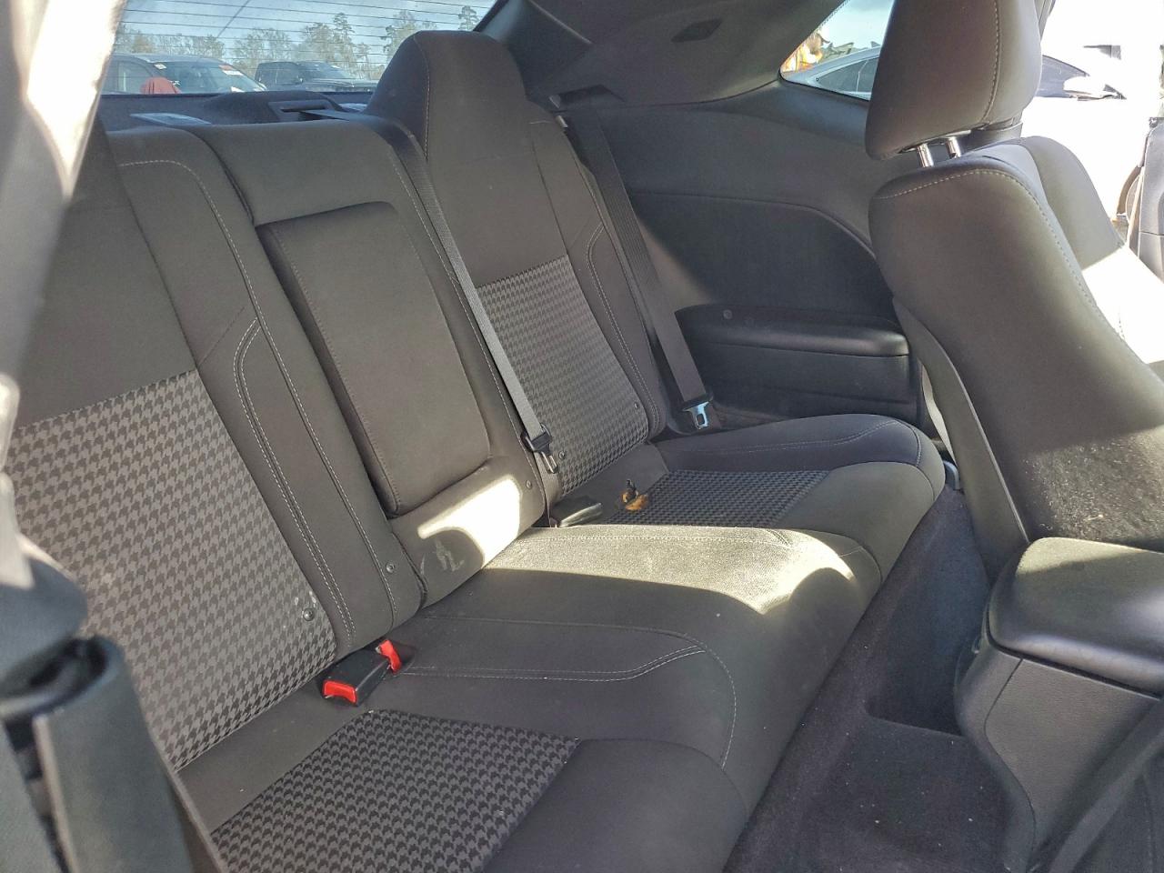 2018 Dodge Challenger Sxt VIN: 2C3CDZAG4JH245502 Lot: 94294255