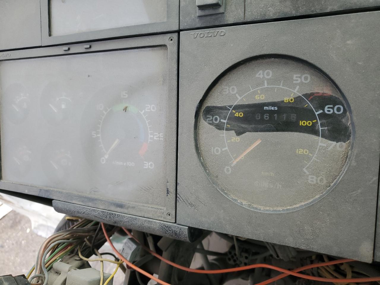 1997 Volvo Roll-Off Container Truck VIN: 4VM2CKFD9VR476731 Lot: 90477355