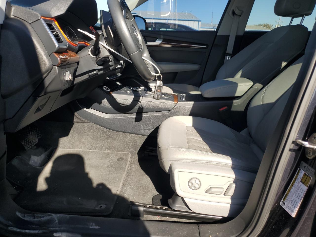 2018 Audi Q5 Premium VIN: WA1ANAFY2J2076067 Lot: 92468835